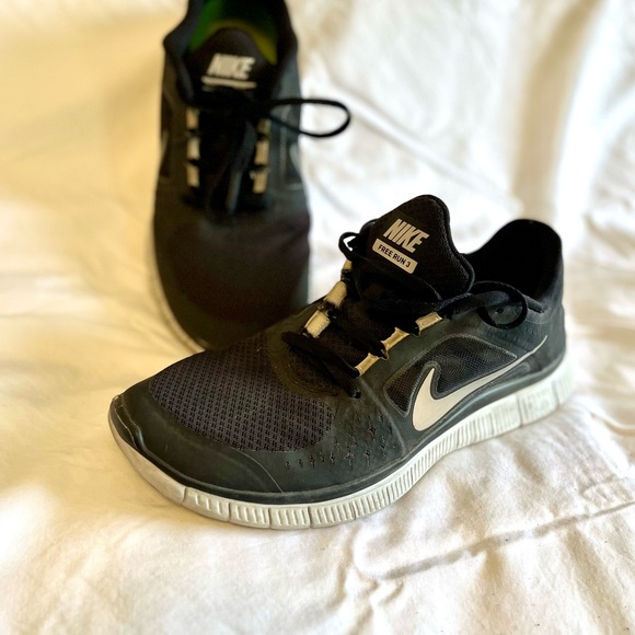 👟🌸GUC Nike Sneakers, black and white, size 10.5 - Picture 2 of 12
